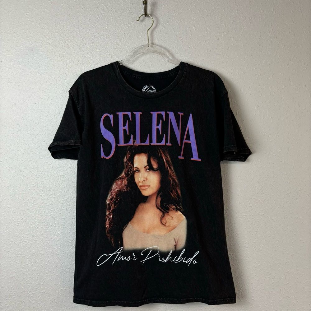Selena Amor Prohibido T-Shirt Size Large